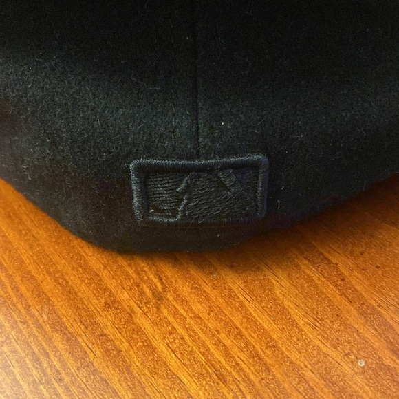 59Fifty New York Yankees Leather & Wool Fitted Hat Size 7 1/8 - Picture 3 of 8